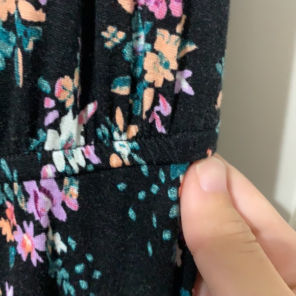 L (10-12) Girls dress black with flowers - Picture 5 of 5